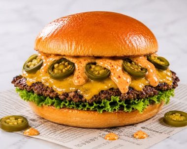 Rickey's Spicy Smash: rundsvleesburger met cheddar, jalapeño's en chili-mayo